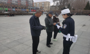 冰城公安：“警”力全开  为冰城交通“舒筋活络”