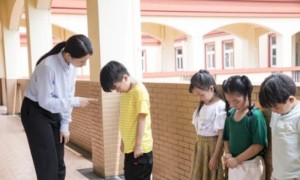 教育局通报小学教师打伤学生头骨：严肃处理涉事教师、加强教师职业素养